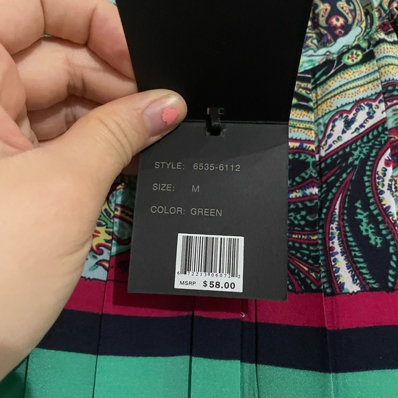 Womens top. NWT. Size M - Picture 3 of 3